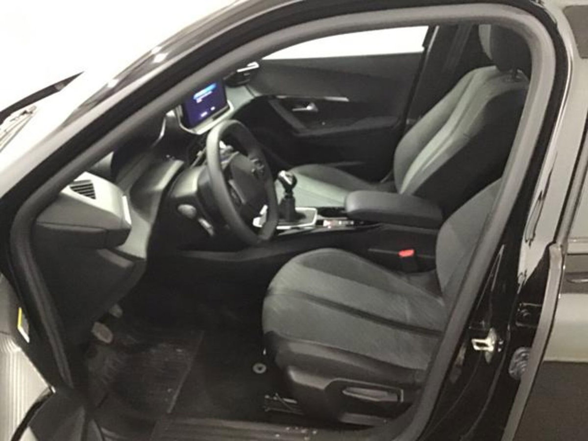 Peugeot 2008 PureTech 100 S&S Allure (4)