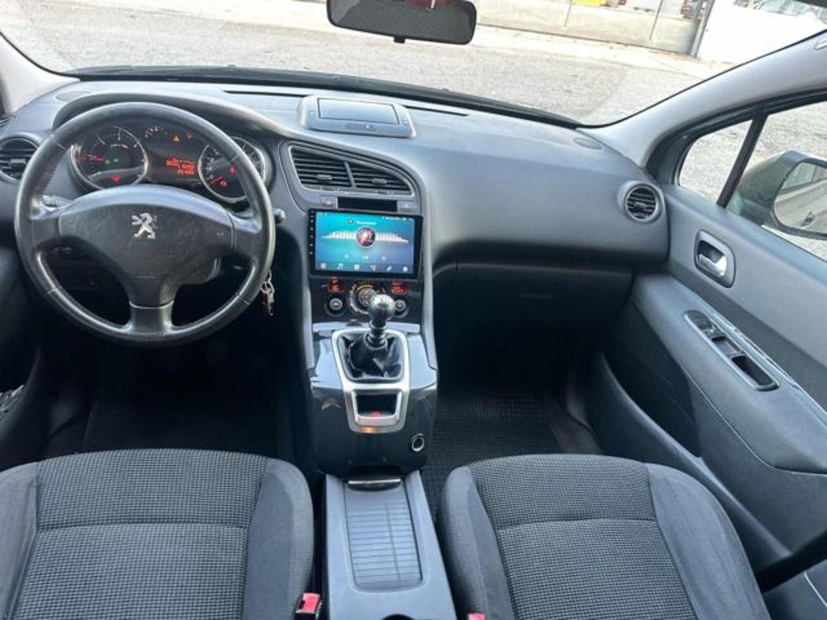 Peugeot 5008 1.6 HDi 115CV Access (13)