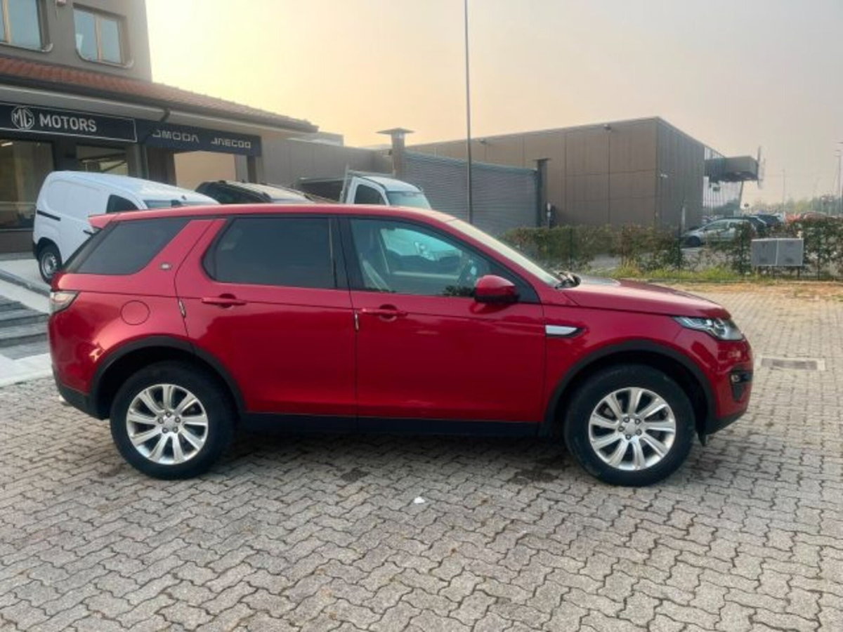 Land Rover Discovery Sport 2.0 TD4 150 CV Dark Edition (3)