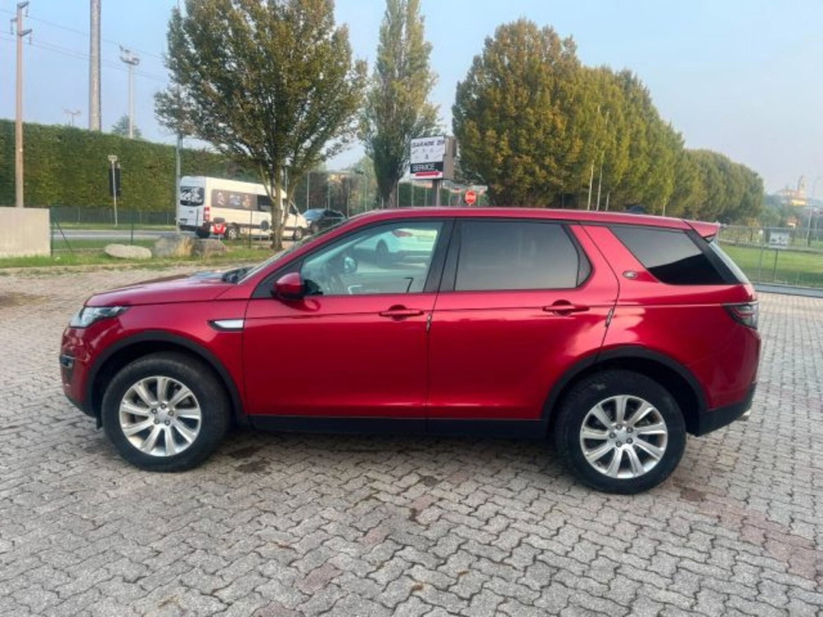 Land Rover Discovery Sport 2.0 TD4 150 CV Dark Edition (4)