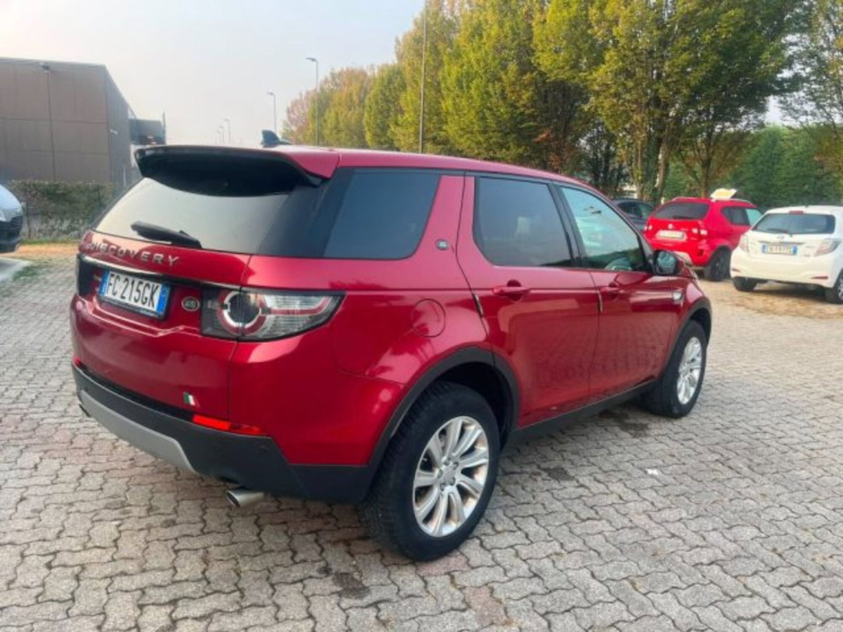 Land Rover Discovery Sport 2.0 TD4 150 CV Dark Edition (8)