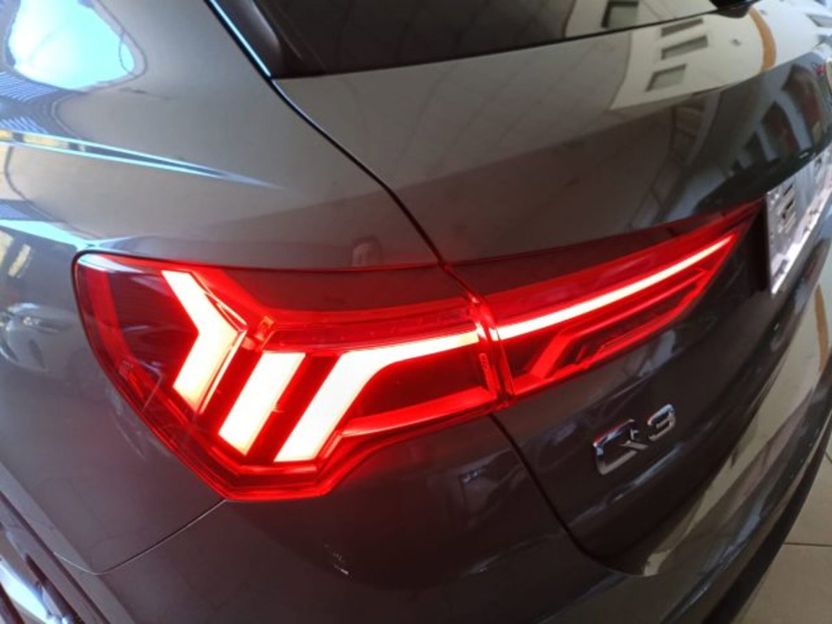 Audi Q3 35 TDI quattro S tronic Business Advanced (20)