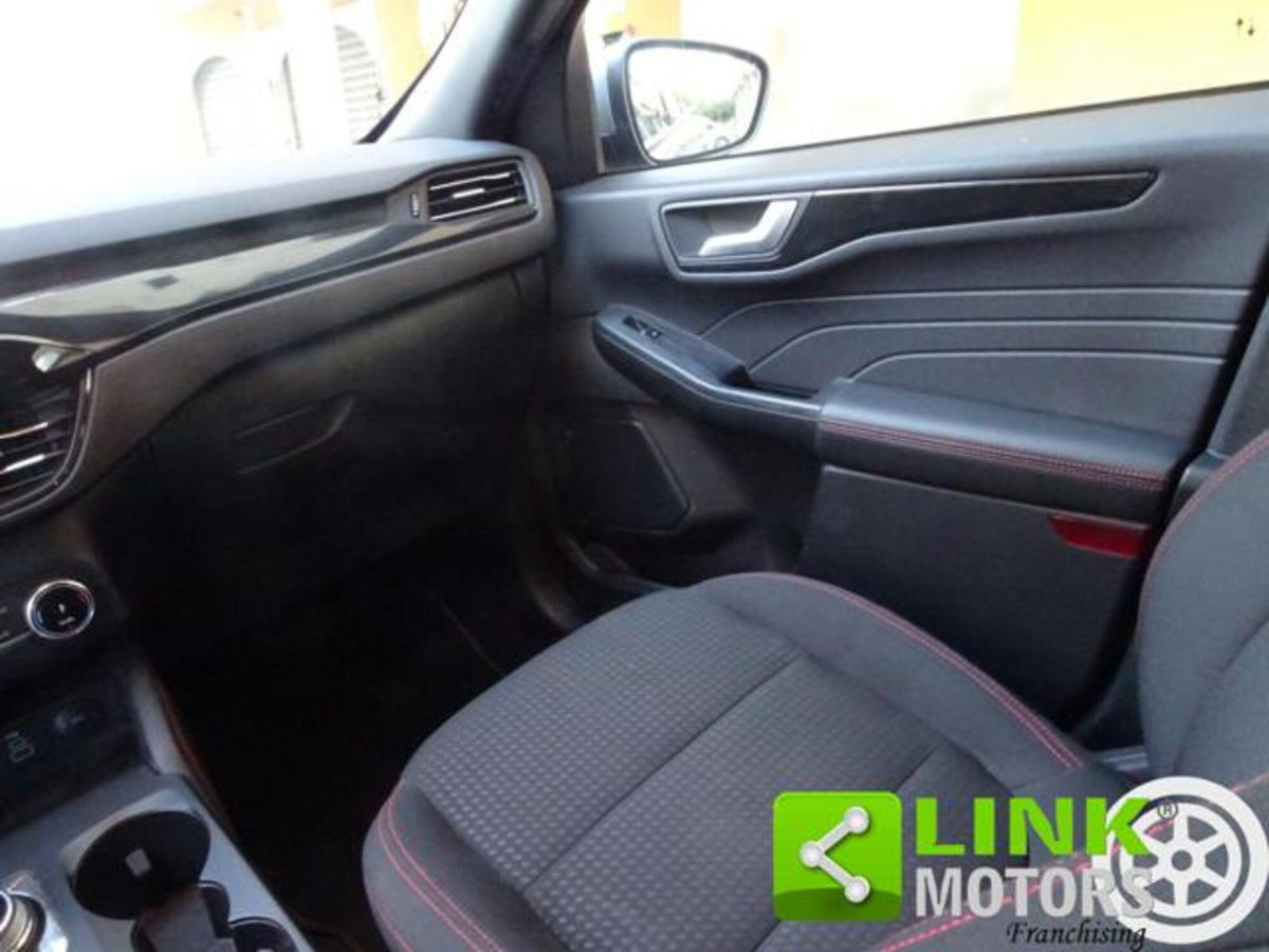 Ford Kuga 2.5 Full Hybrid 190 CV CVT 2WD ST-Line Design (11)