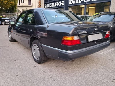 Mercedes-Benz 200 200 E (10)