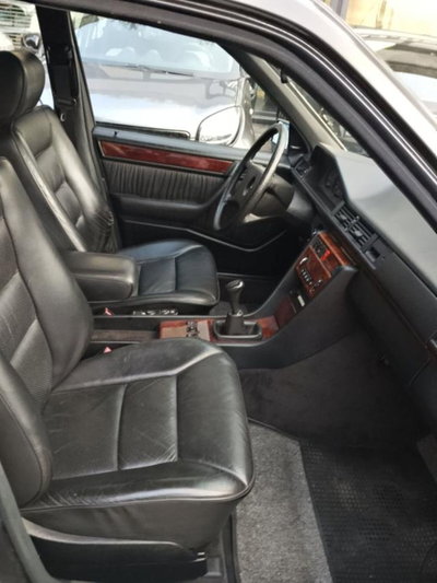 Mercedes-Benz 200 200 E (12)