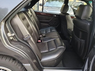 Mercedes-Benz 200 200 E (14)