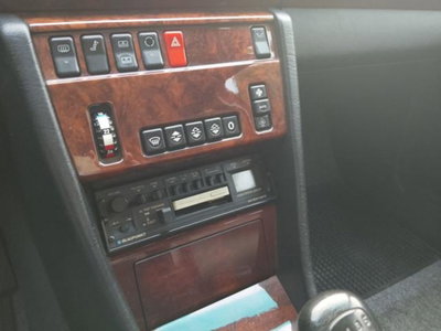 Mercedes-Benz 200 200 E (19)