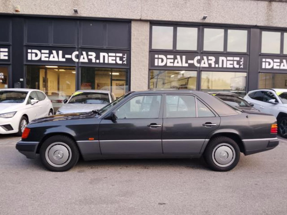 Mercedes-Benz 200 200 E (2)