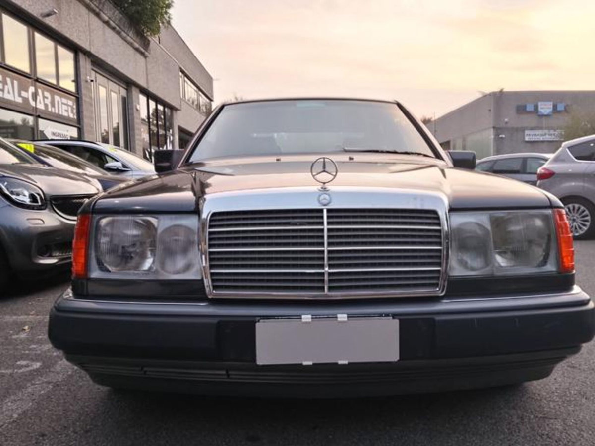 Mercedes-Benz 200 200 E (20)