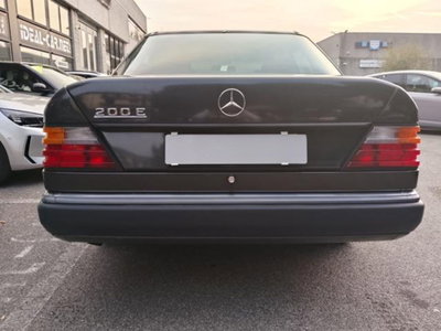 Mercedes-Benz 200 200 E (3)