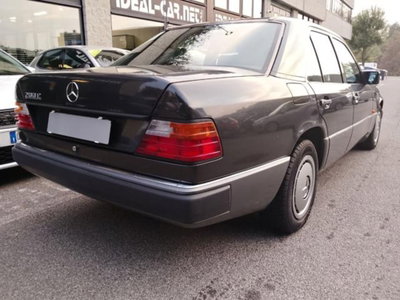 Mercedes-Benz 200 200 E (4)