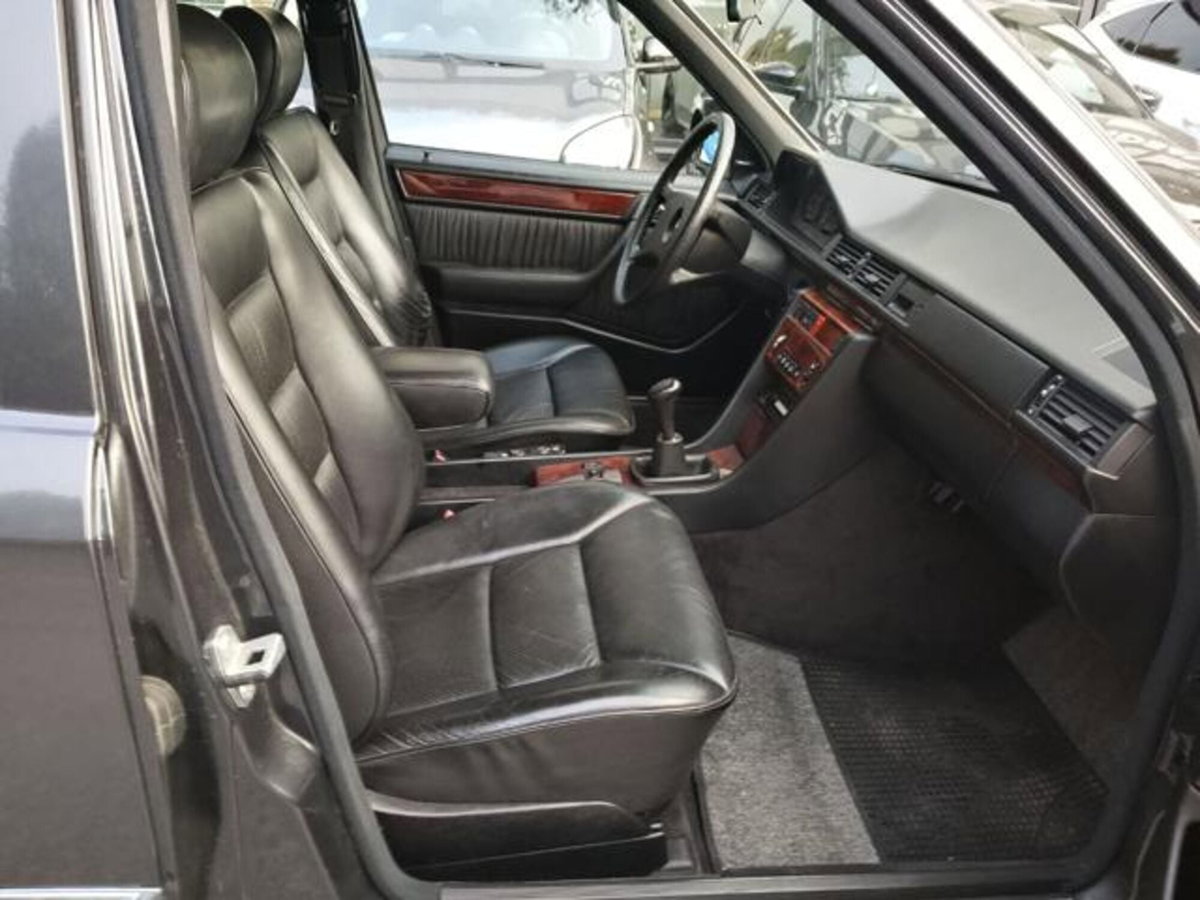 Mercedes-Benz 200 200 E (9)