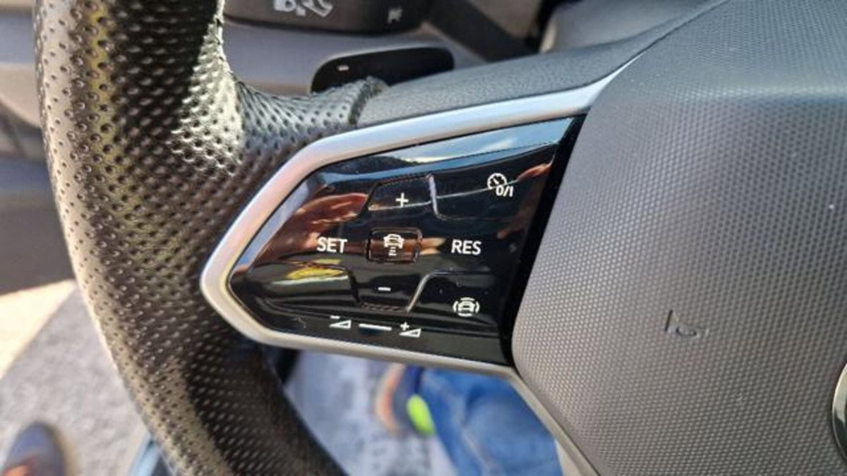 Volkswagen T-Roc 1.5 tsi R-Line dsg (10)