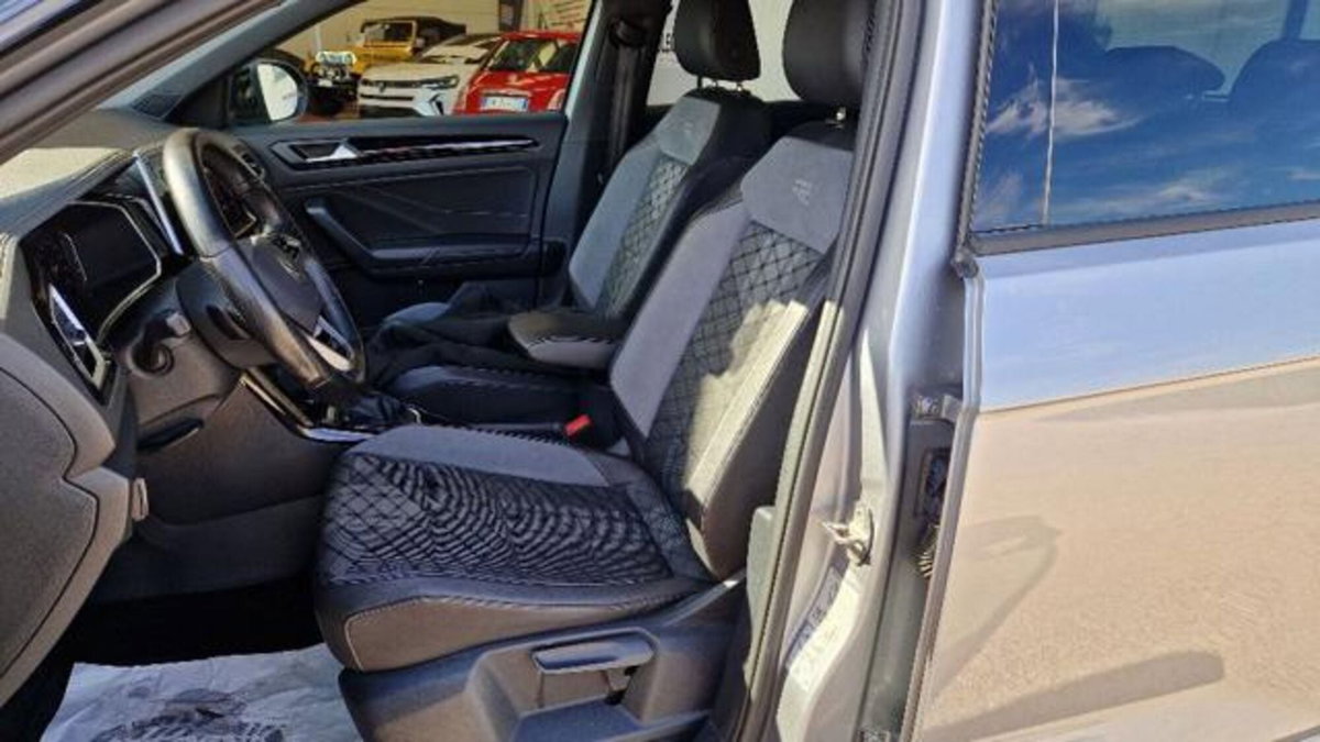 Volkswagen T-Roc 1.5 tsi R-Line dsg (7)