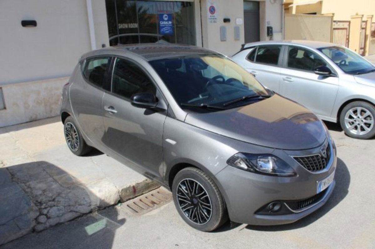 Lancia Ypsilon 1.0 FireFly 5 porte S&S Hybrid Gold Plus