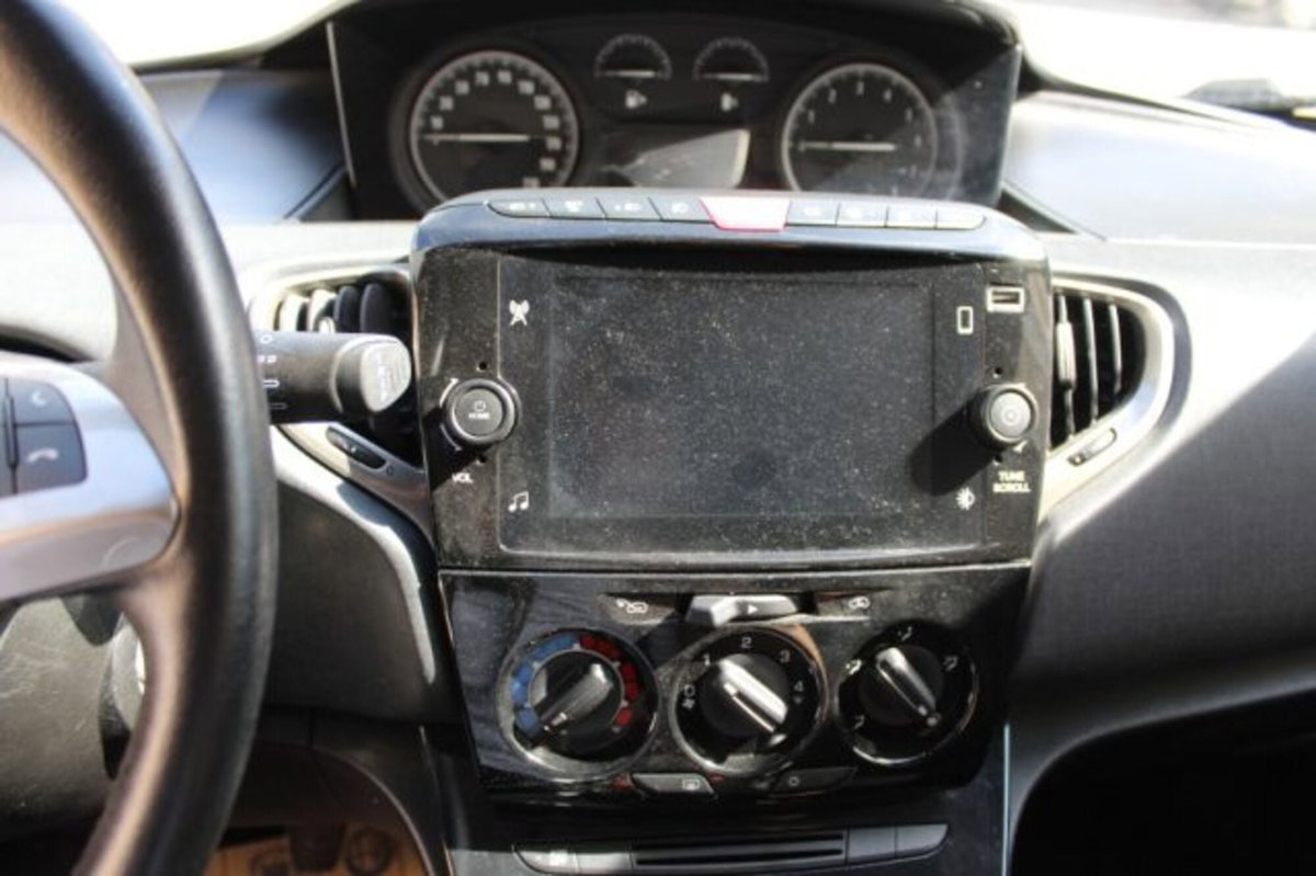 Lancia Ypsilon 1.0 FireFly 5 porte S&S Hybrid Gold Plus (12)
