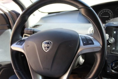 Lancia Ypsilon 1.0 FireFly 5 porte S&S Hybrid Gold Plus (13)