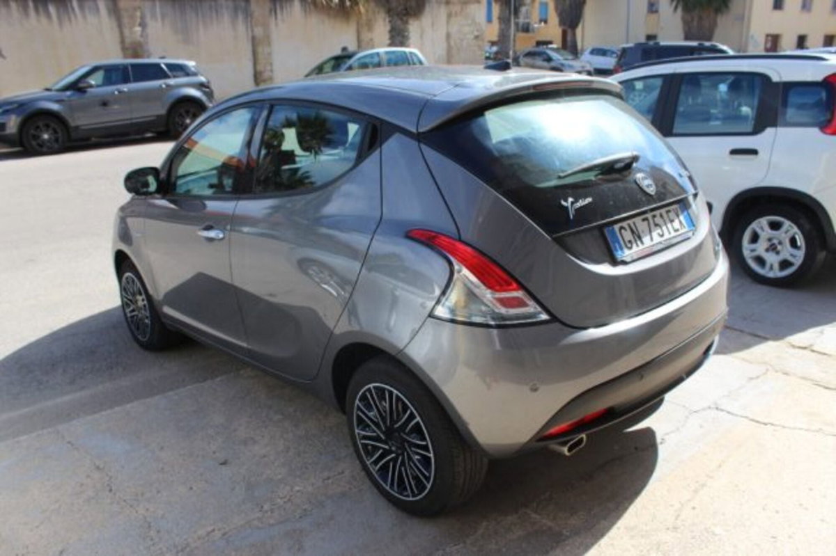 Lancia Ypsilon 1.0 FireFly 5 porte S&S Hybrid Gold Plus (3)