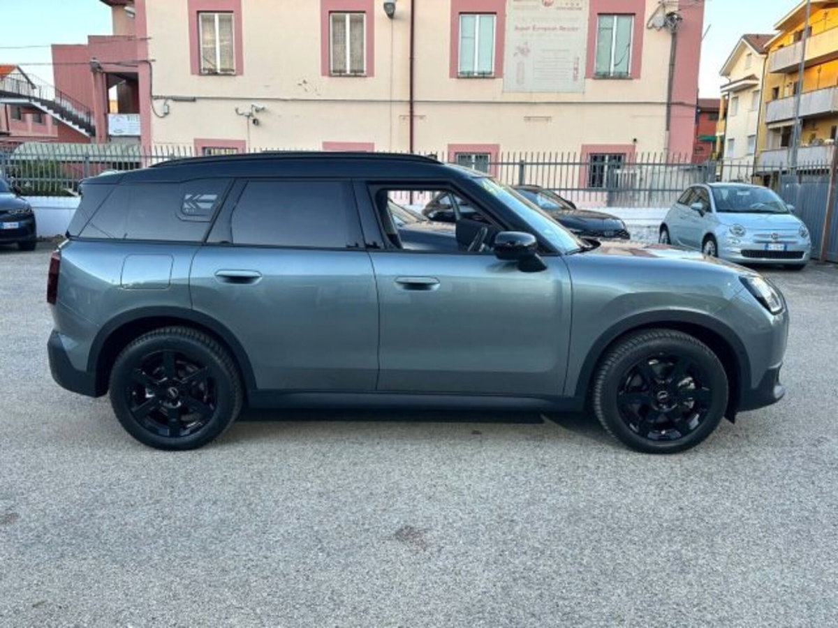 MINI Mini Countryman E Blackyard (11)