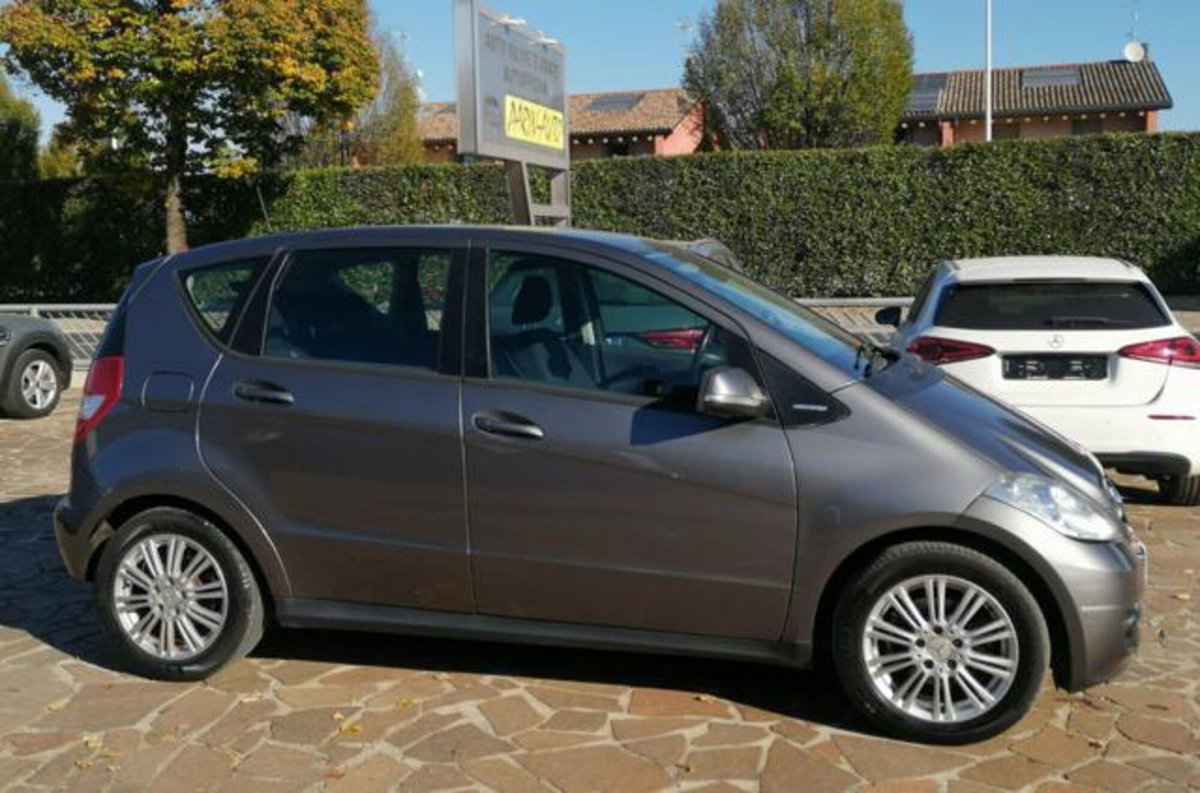 Mercedes-Benz Classe A 160 AUTOMATIC (2)
