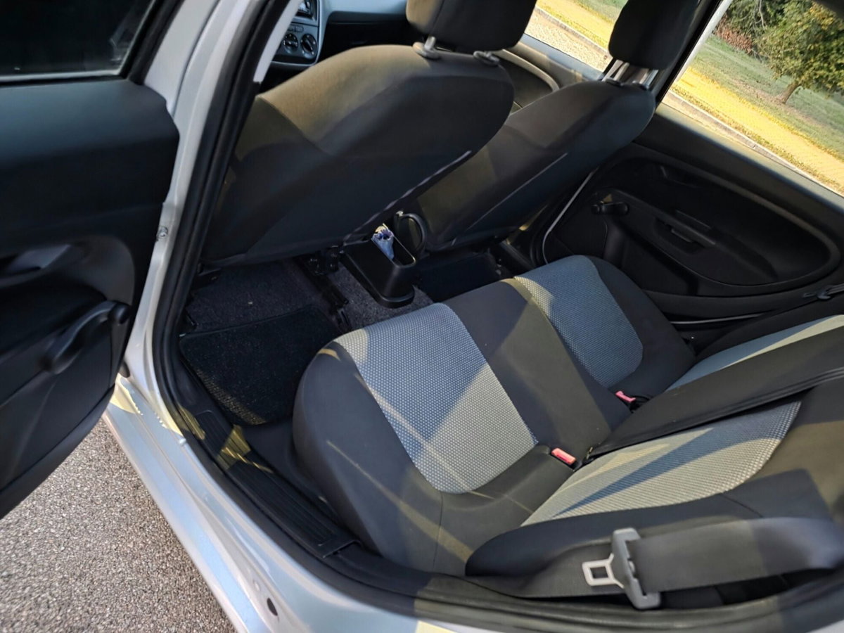 Fiat Grande Punto 1.4 5 porte Actual EasyPower (11)