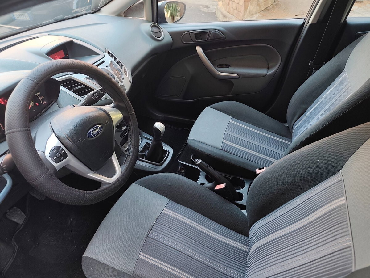 Ford Fiesta 1.4 TDCi 5p. Ambiente (8)