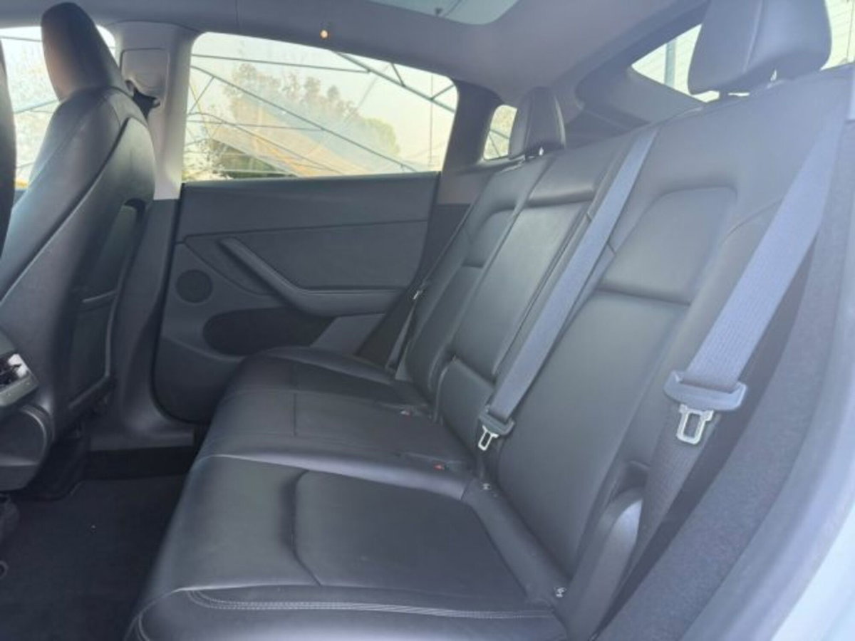 Tesla Model Y Long Range awd (10)