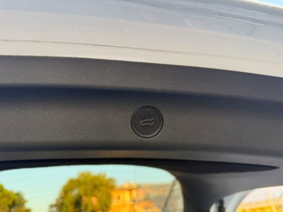 Tesla Model Y Long Range awd (11)