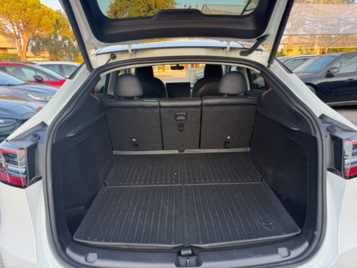 Tesla Model Y Long Range awd (12)