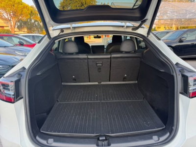 Tesla Model Y Long Range awd (12)