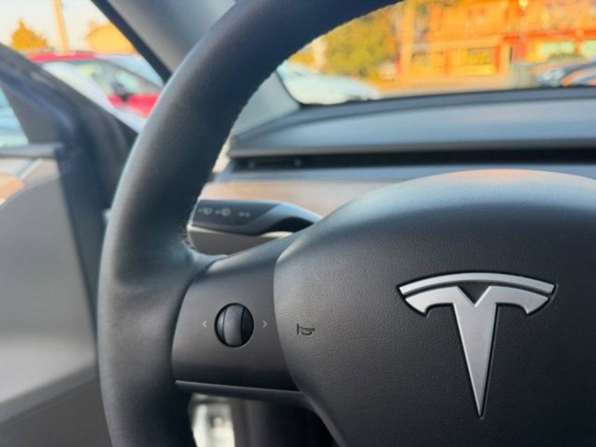 Tesla Model Y Long Range awd (7)