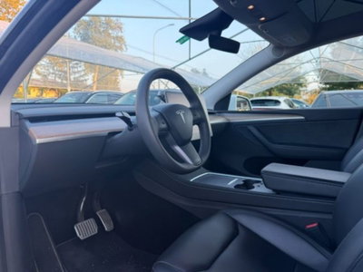 Tesla Model Y Long Range awd (8)