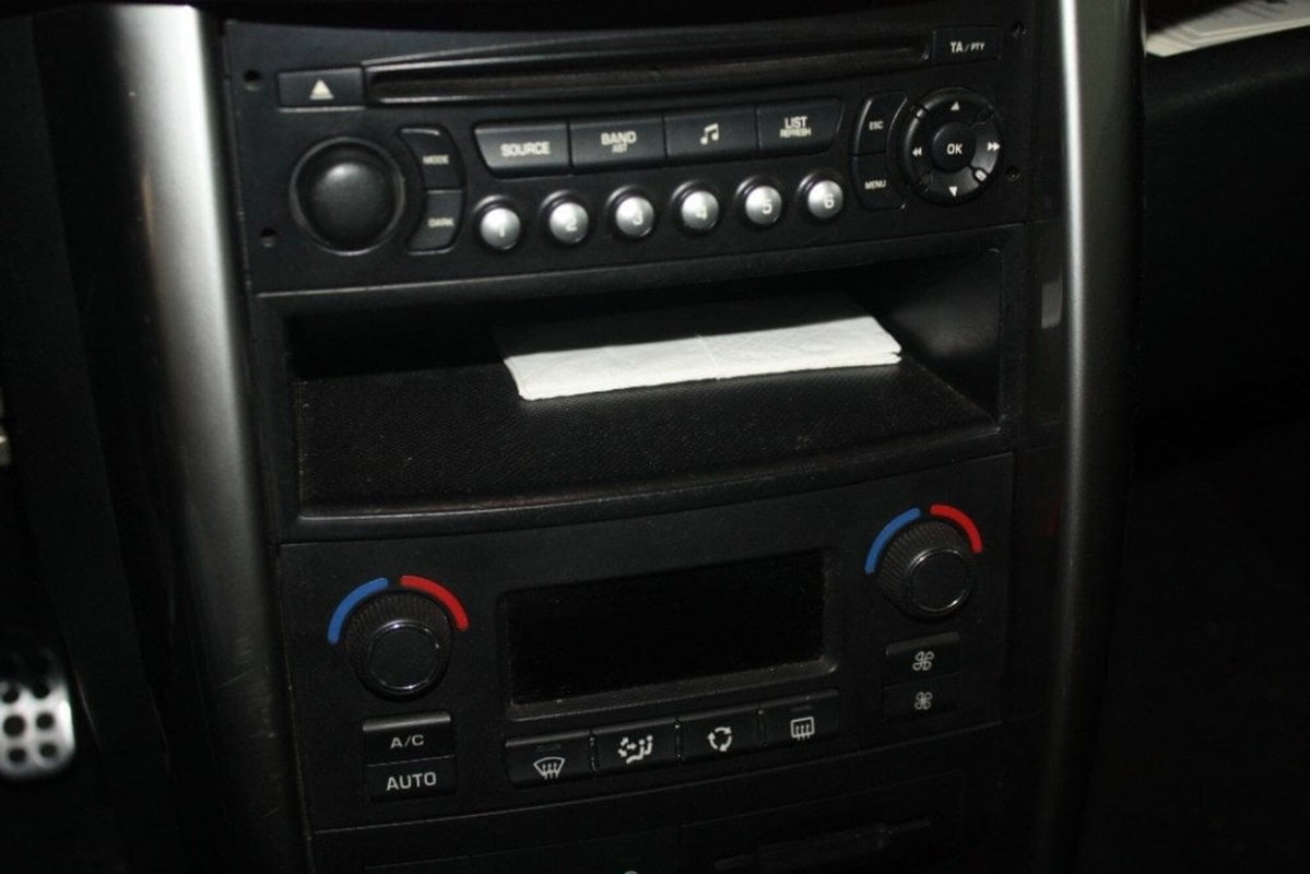 Peugeot 207 Cabrio VTi 120CV CC aut. Féline (13)