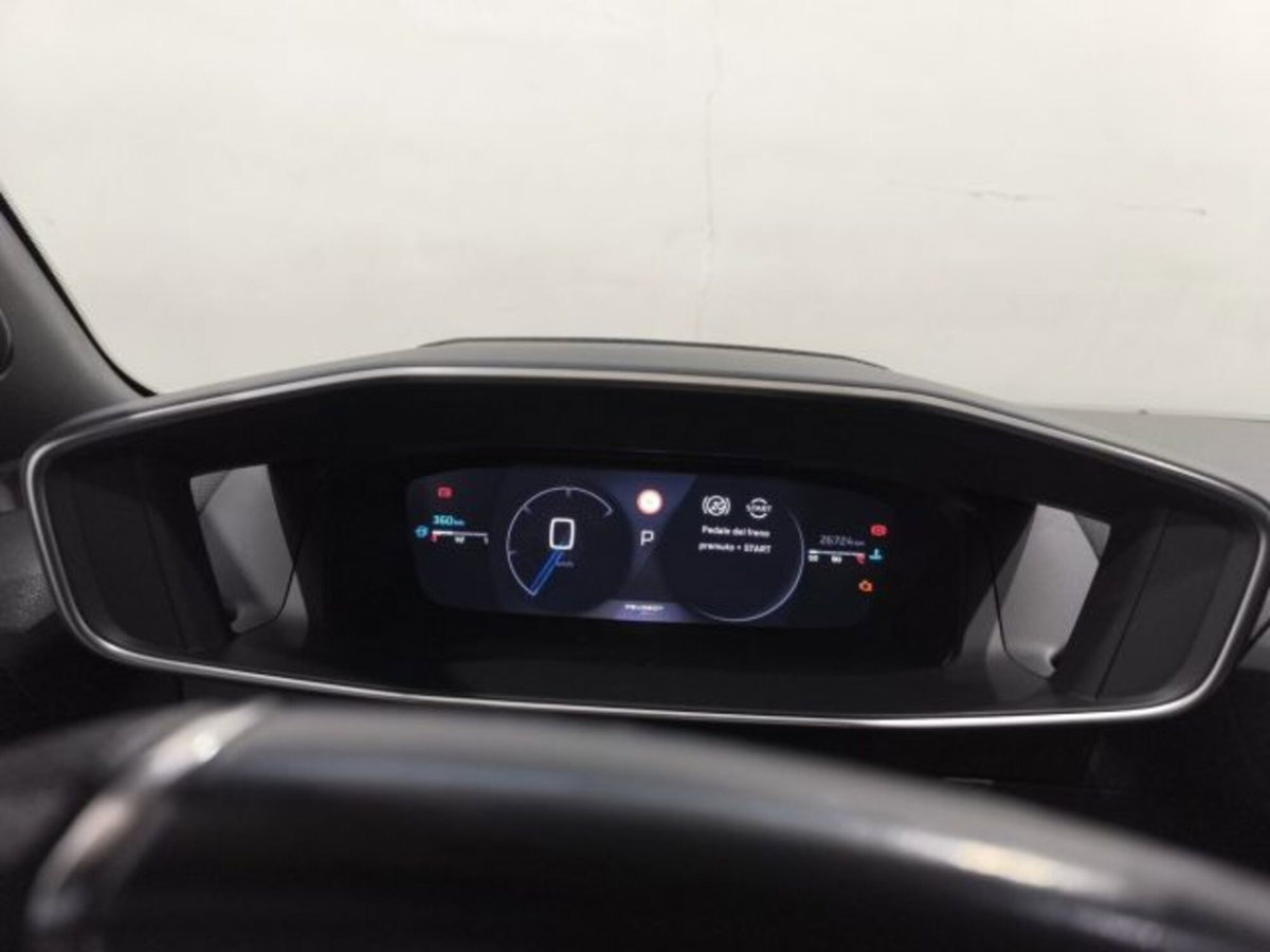Peugeot 2008 BlueHDi 130 S&S EAT8 GT (11)