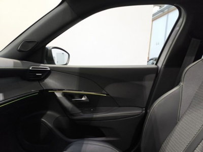Peugeot 2008 BlueHDi 130 S&S EAT8 GT (18)