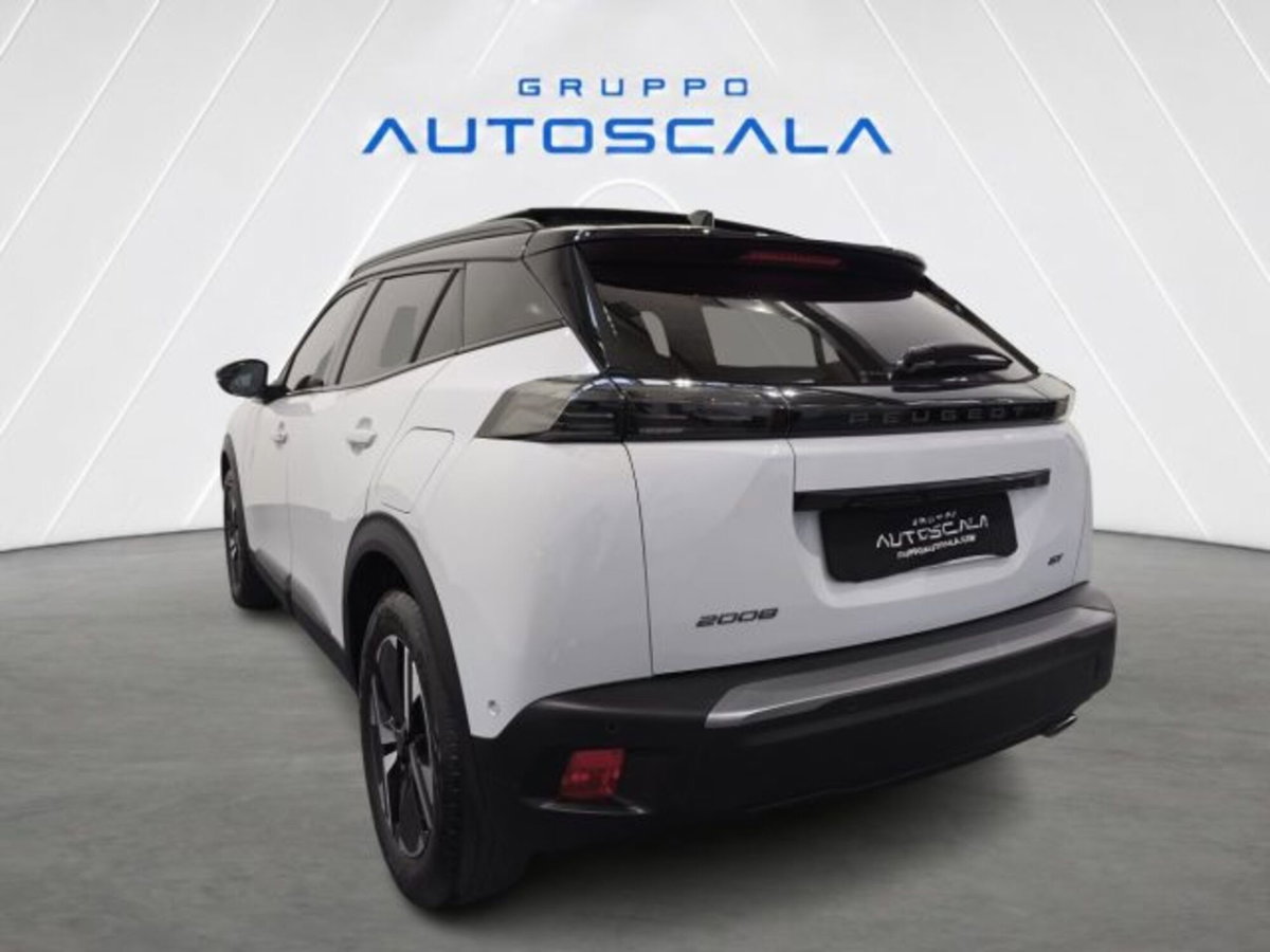 Peugeot 2008 BlueHDi 130 S&S EAT8 GT (3)