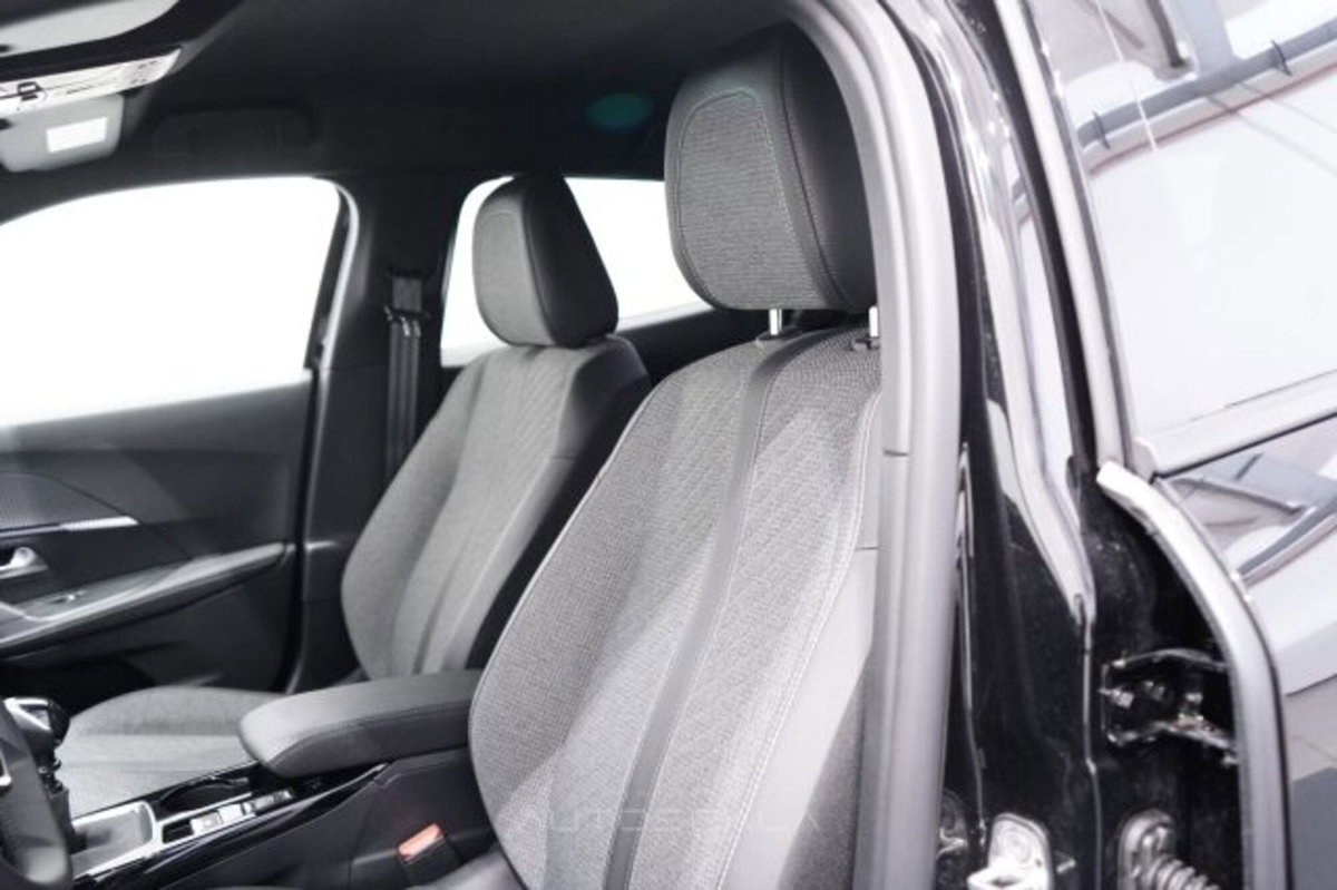 Peugeot 2008 1.2 puretech Allure s&s 100cv (11)
