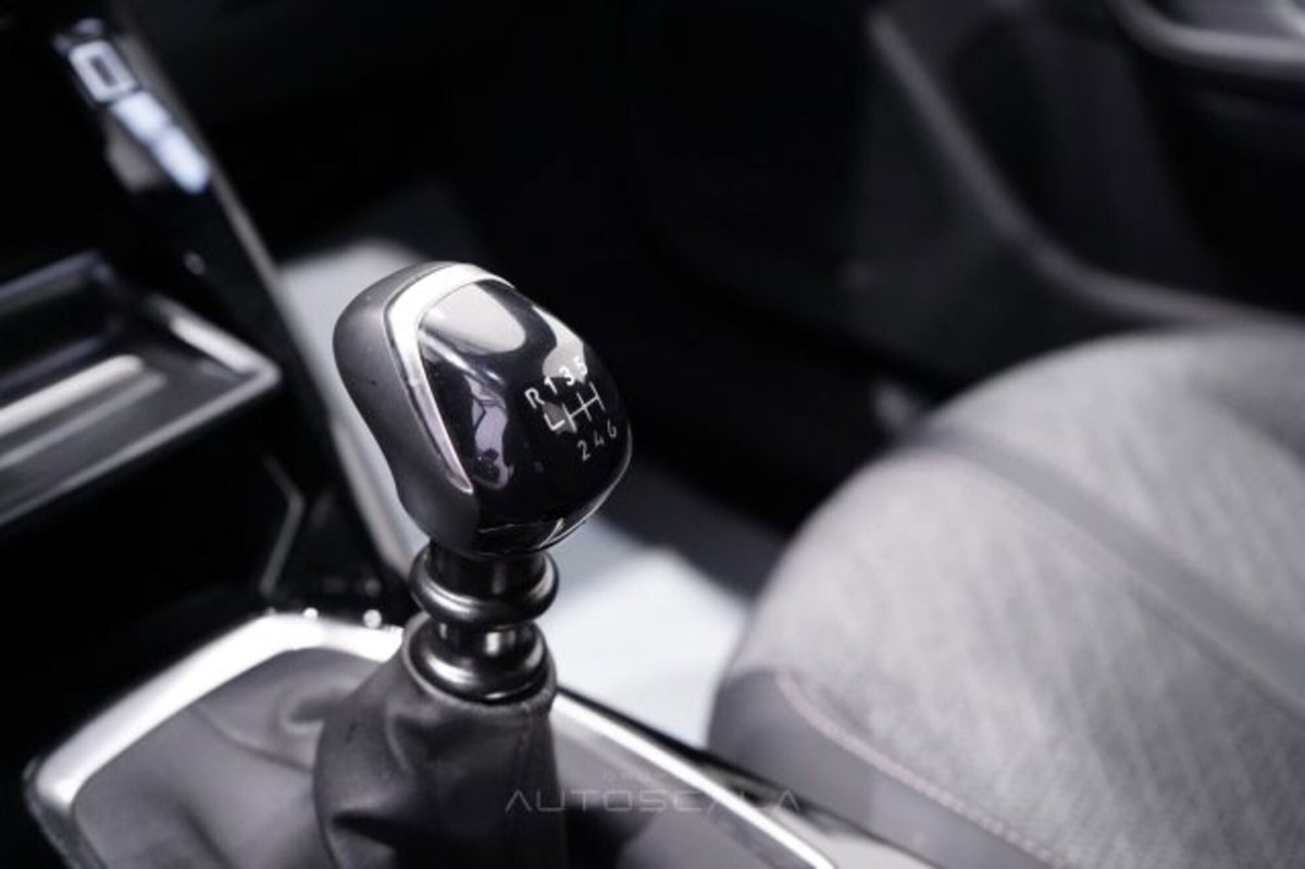 Peugeot 2008 1.2 puretech Allure s&s 100cv (15)