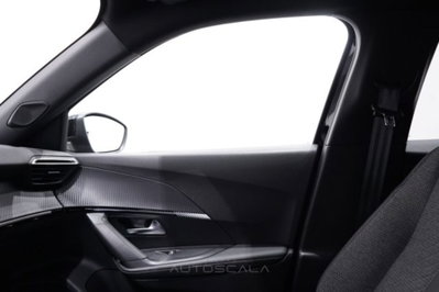 Peugeot 2008 1.2 puretech Allure s&s 100cv (17)
