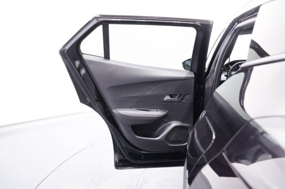 Peugeot 2008 1.2 puretech Allure s&s 100cv (19)