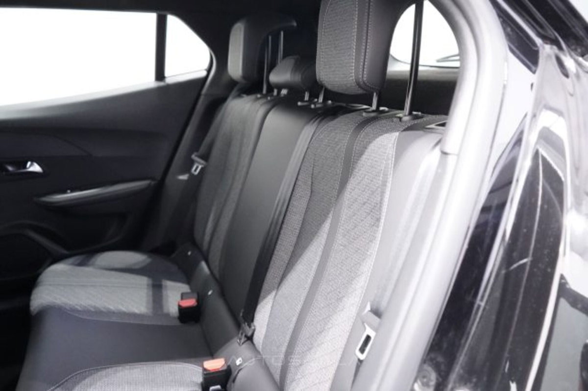 Peugeot 2008 1.2 puretech Allure s&s 100cv (20)