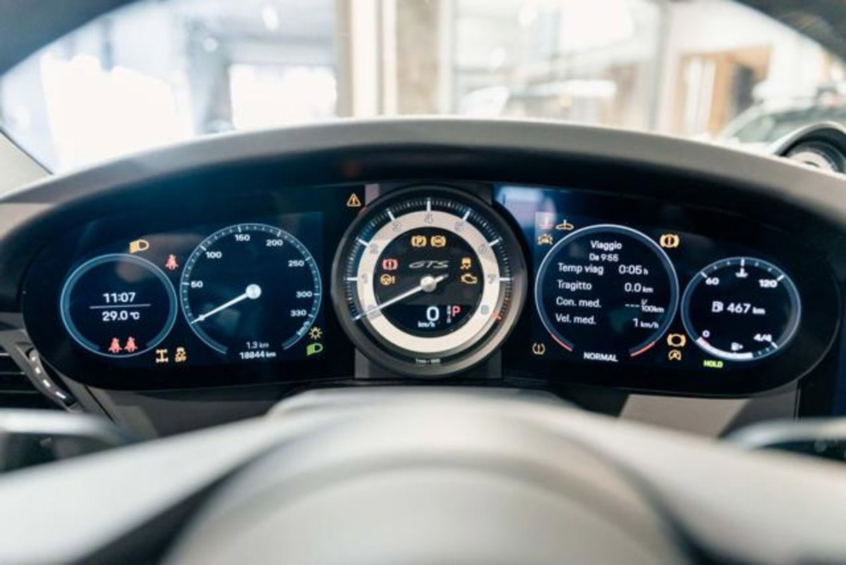 Porsche 911 Cabrio Targa 3.0 4 GTS auto (11)