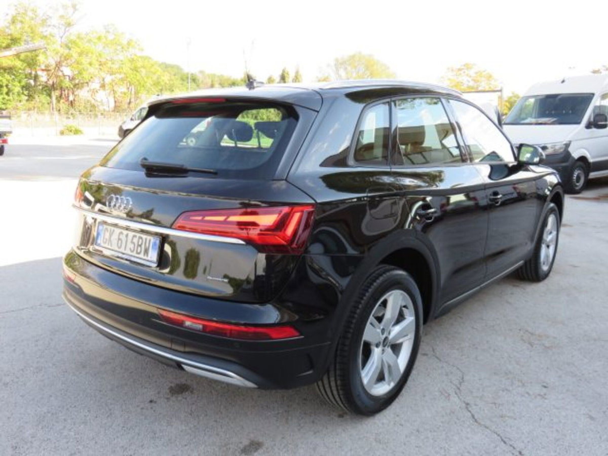 Audi Q5 45 2.0 tfsi mhev 12V S line quattro s-tronic (2)