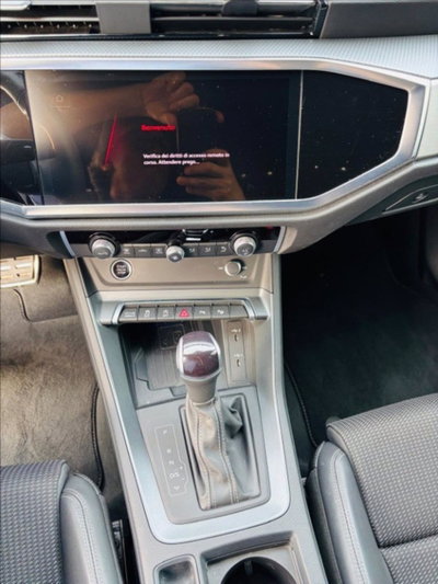 Audi Q3 35 TDI quattro S tronic Business (13)