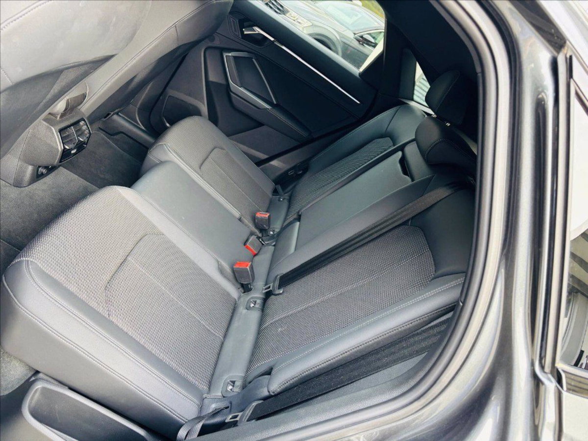 Audi Q3 35 TDI quattro S tronic Business (15)