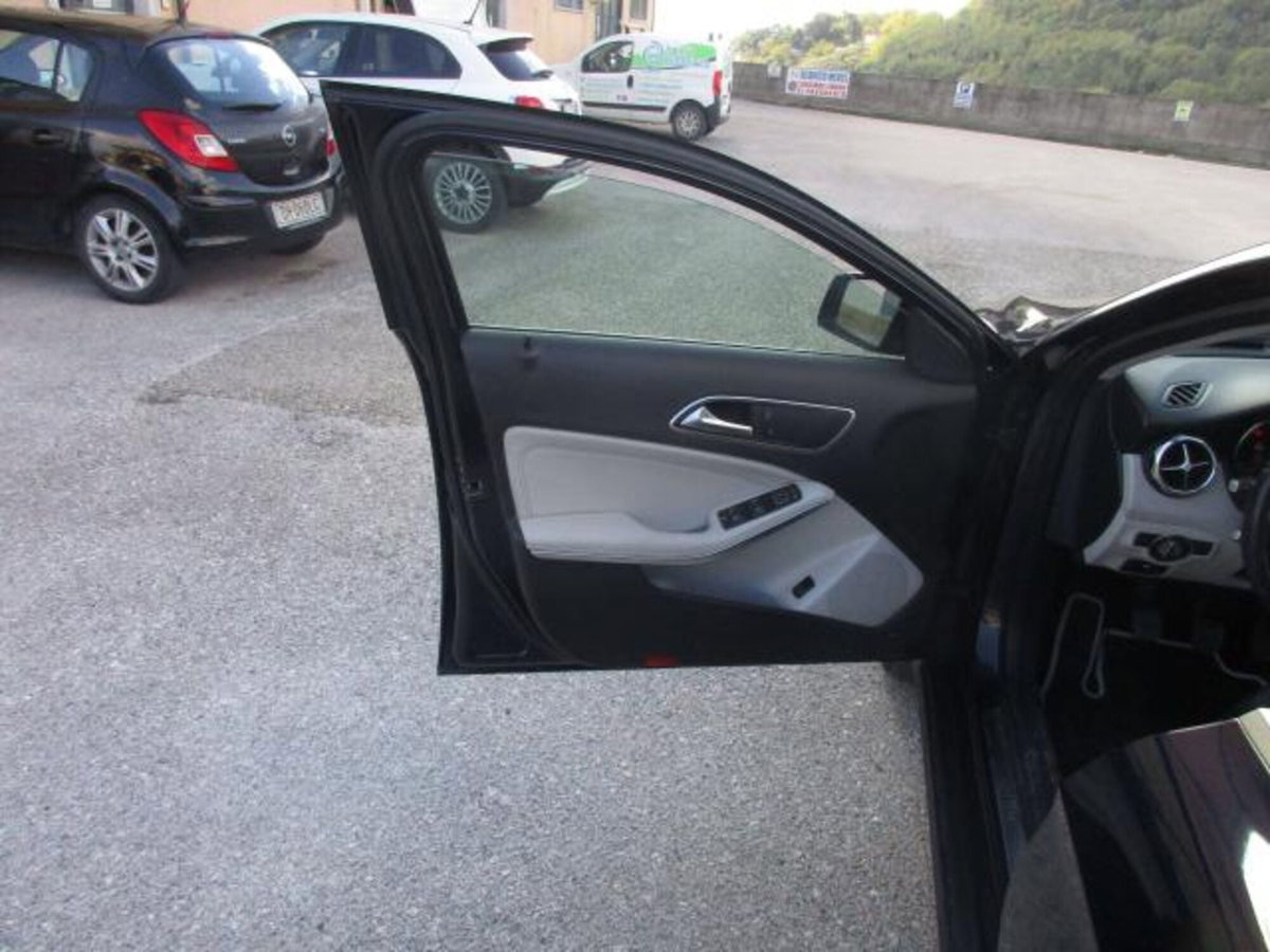 Mercedes-Benz GLA SUV 180 d Sport (8)