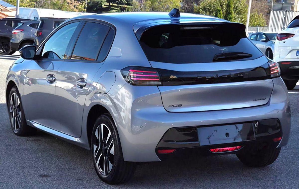 Peugeot 208 PureTech 100 Stop&Start 5 porte Allure (3)