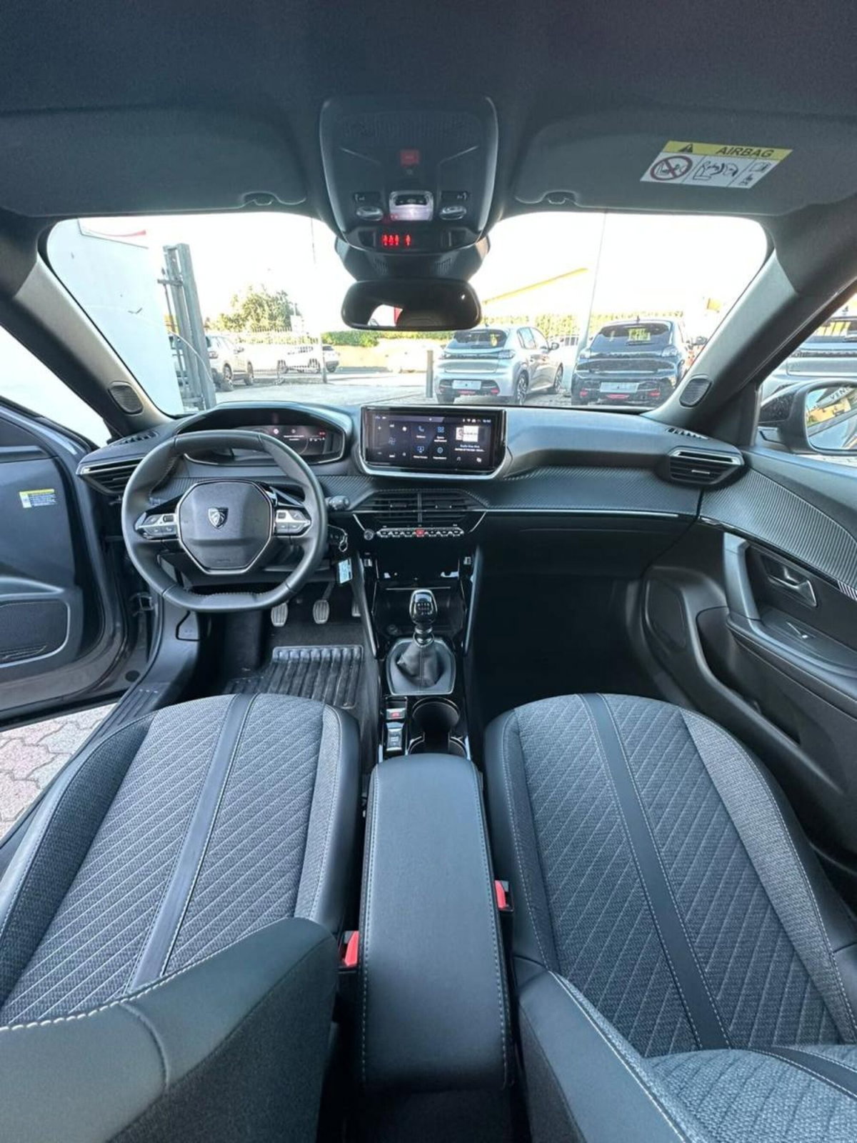 Peugeot 2008 PureTech 100 S&S Allure (15)