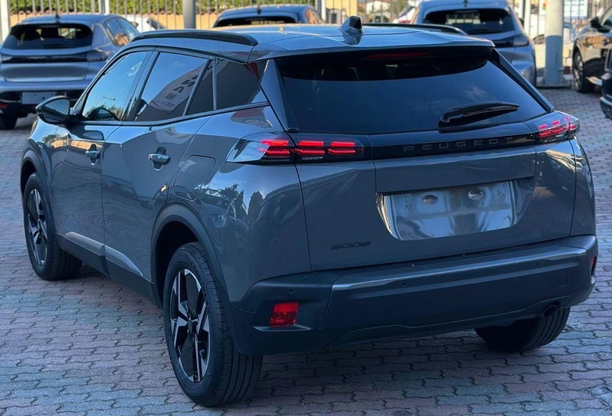 Peugeot 2008 PureTech 100 S&S Allure (4)