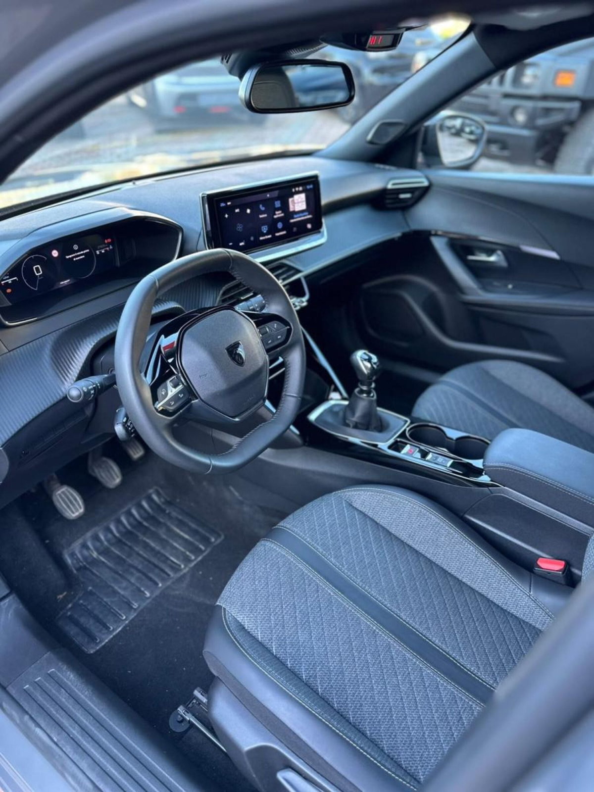 Peugeot 2008 PureTech 100 S&S Allure (6)